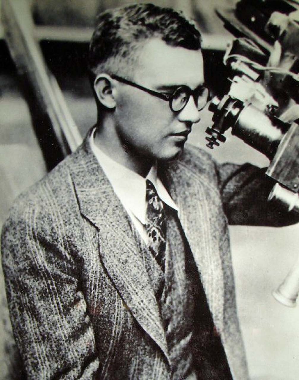 discovery_of_Pluto_Clyde_Tombaugh.jpg