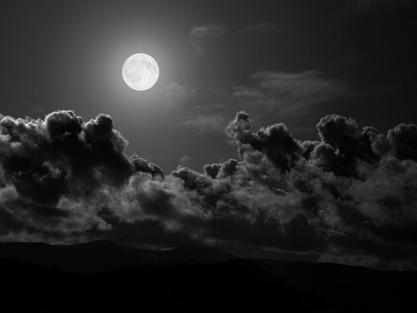 fond-ecran-pleine-lune-et-nuages.jpg