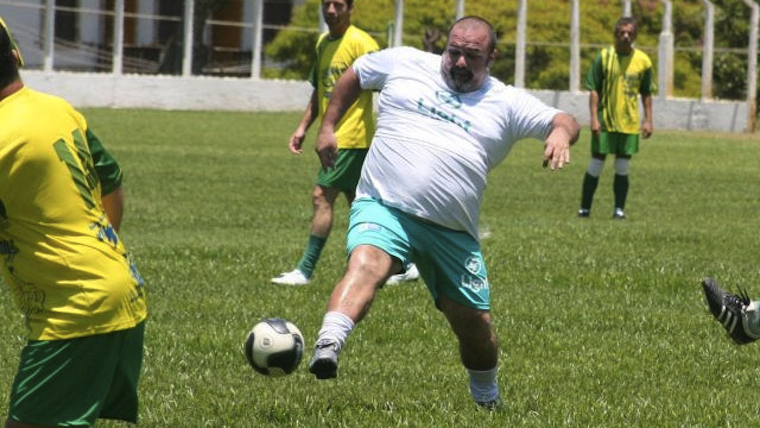 football-fatties-fat-footballer-player-obese-amateur.jpg