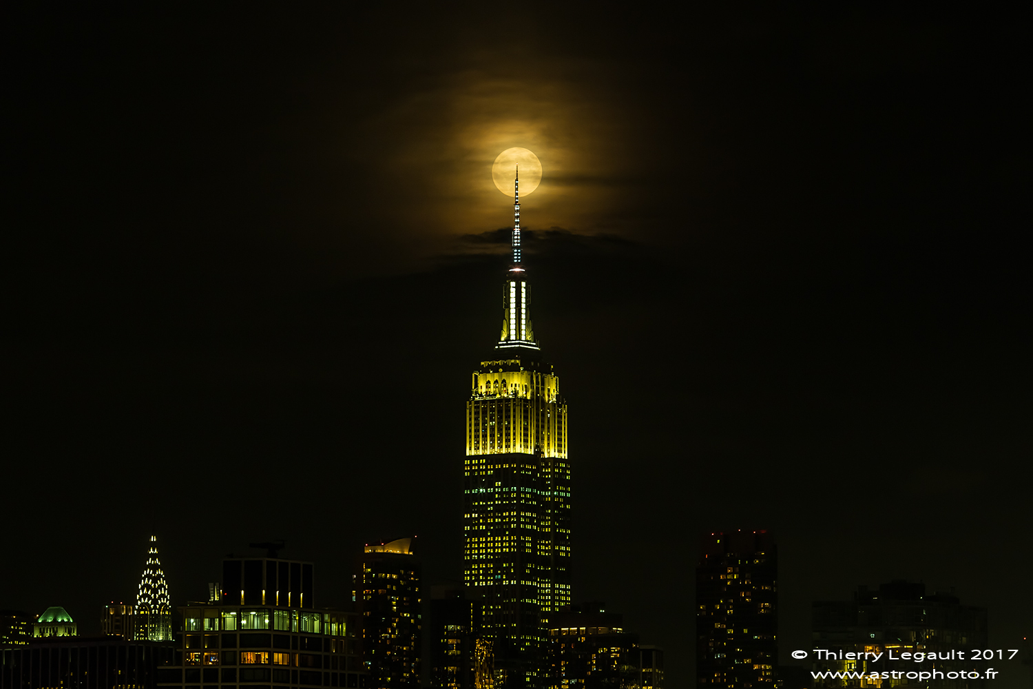 fullmoon_empirestatebuilding_1500.jpg