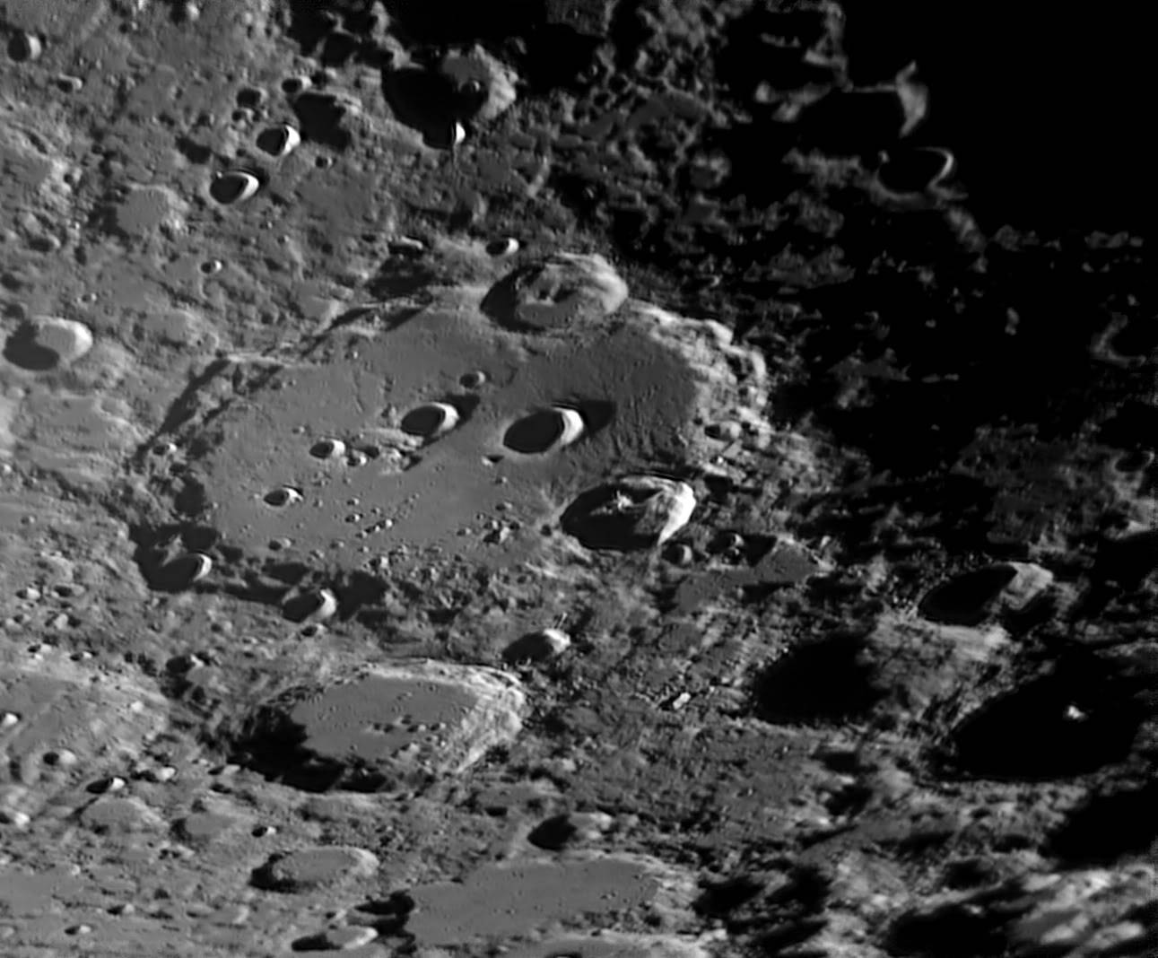 luna_20120810_clavius.jpg