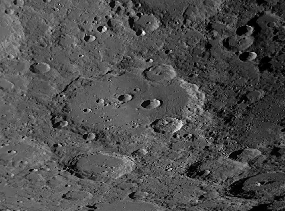 luna_20120907_clavius1.jpg