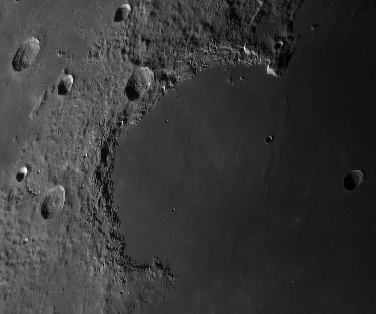 luna_20120909_iris2.jpg