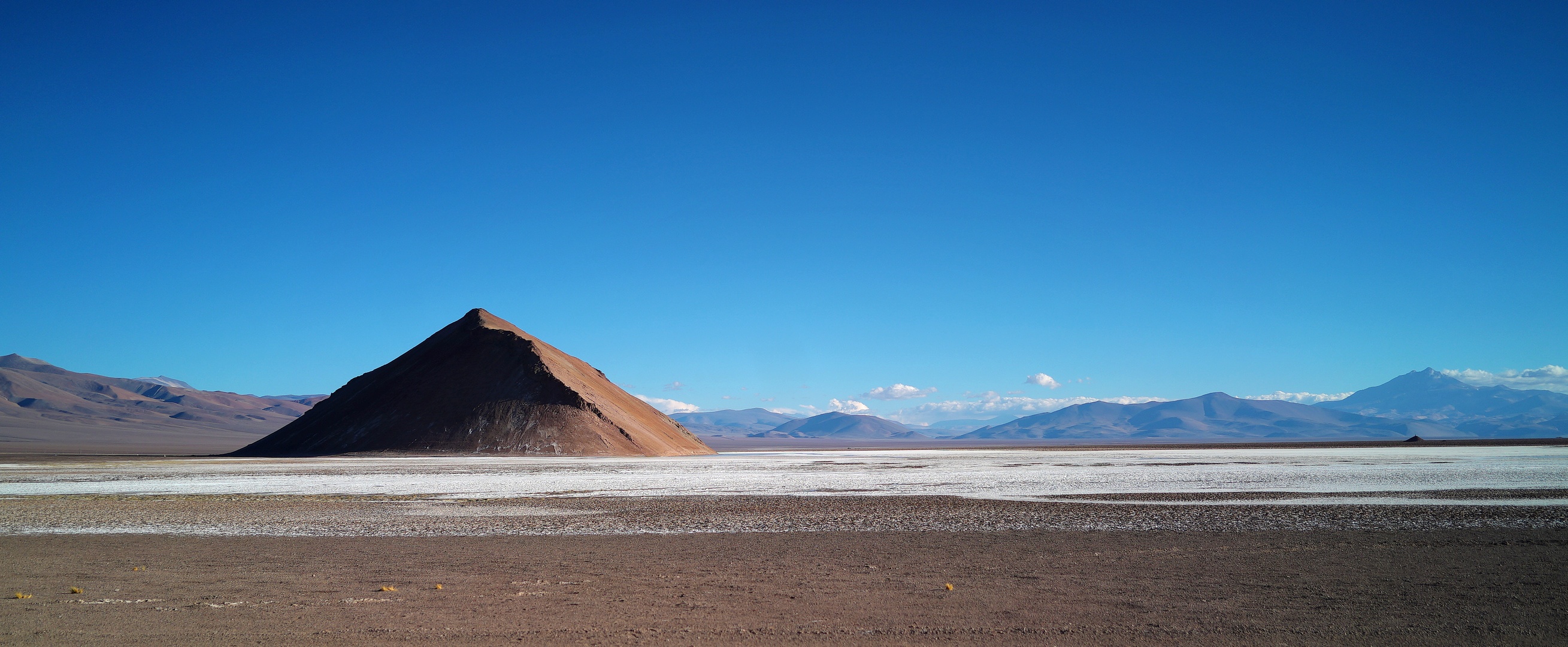 pyramide-salar.jpg