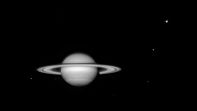 saturne_20110705r_satellites.jpg