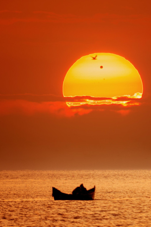 transit-de-venus-sur-la-mer-noire-venus-transit-at-the-black-sea-10961910hgziz.jpg