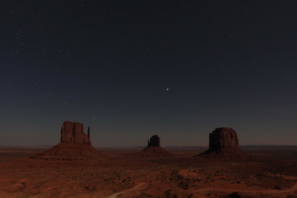 5aa581af40d56_LeverdeJupitersurMonumentValleyred-8septembre2011.thumb.jpg.60937891b580ffaed0082159e639d916.jpg