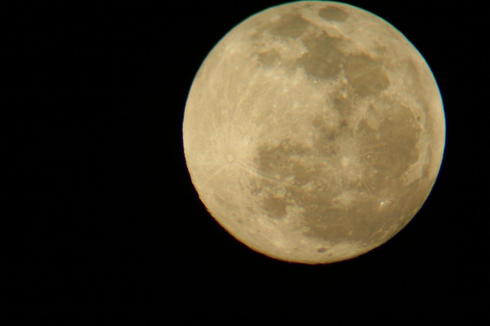 Lune.thumb.jpg.032f58700480937df82cbdc02364f074.jpg