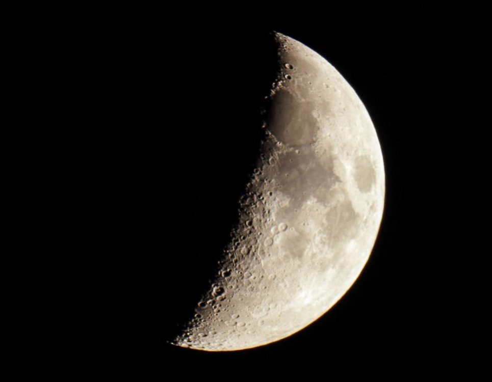 Lune.thumb.jpg.ff06eb9204c9c97a2f3df36e48280655.jpg