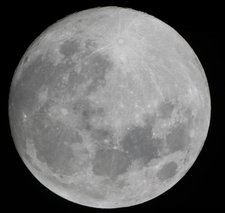 lune.thumb.JPG.d4aae8dfe53e3428795d1eb8e0ae9f83.JPG