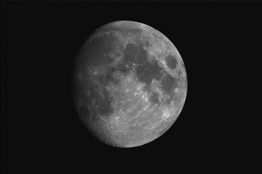 lune.thumb.jpg.3e298b462da16b8c9f7b32782e296b3d.jpg