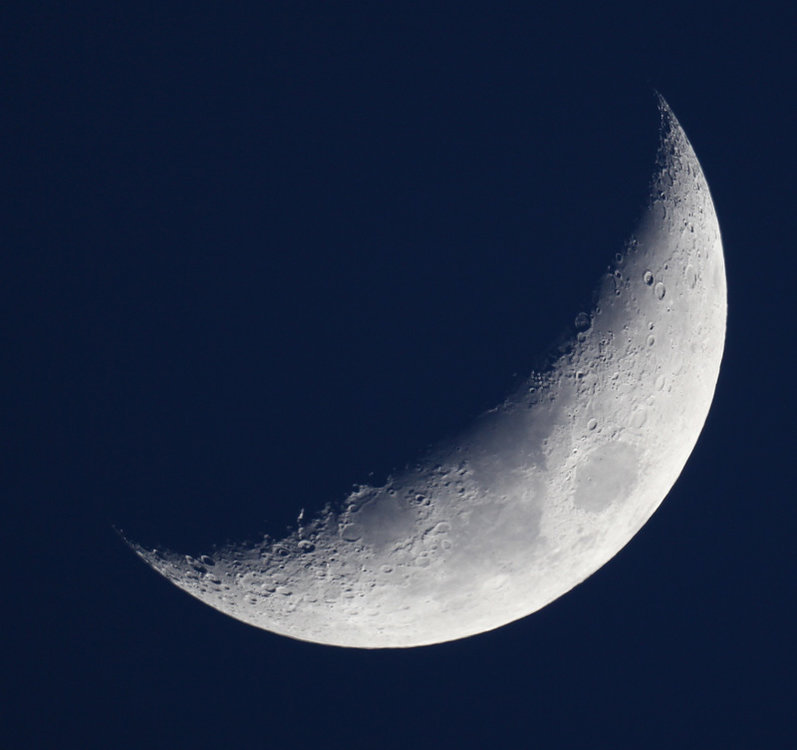 lune.thumb.jpg.6830e32330eefaf69b5ed99dcfbd31a9.jpg