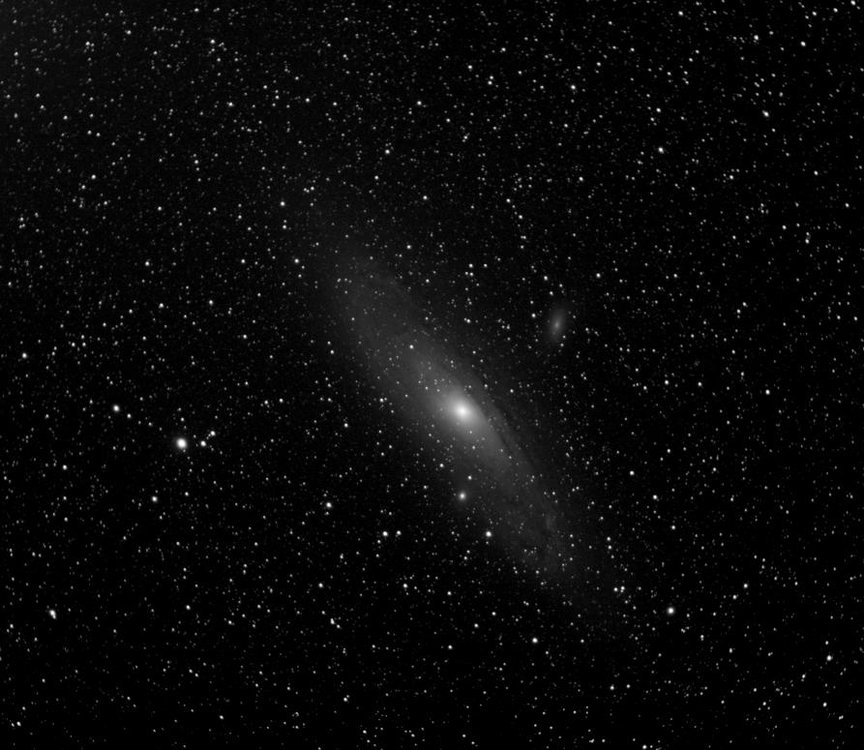 m31bw.thumb.jpg.abe080d94b7f230ed8fec45646d7019d.jpg