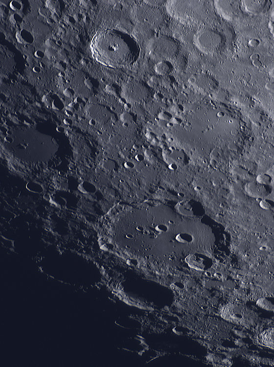 Moon_213605_Newtonx2-1167ap40_grad4_ap1794-registax1-gimp.jpg